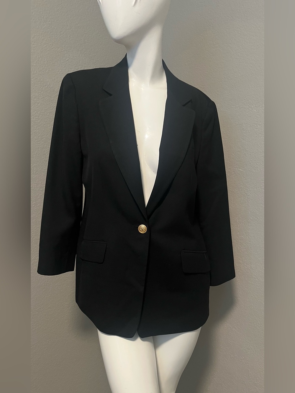 Women’s TALBOTS PETITES  Vintage Black 100% New Wool One -Button nBlazer Size 8